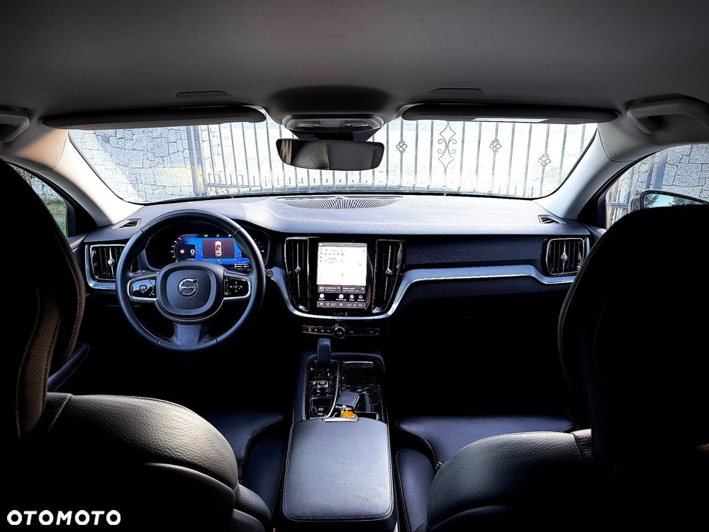 Volvo V60 T6 AWD Plug-In Hybrid Plus Dark - 27