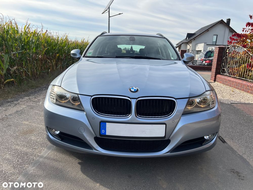 BMW Seria 3 318d DPF Edition Lifestyle - 32