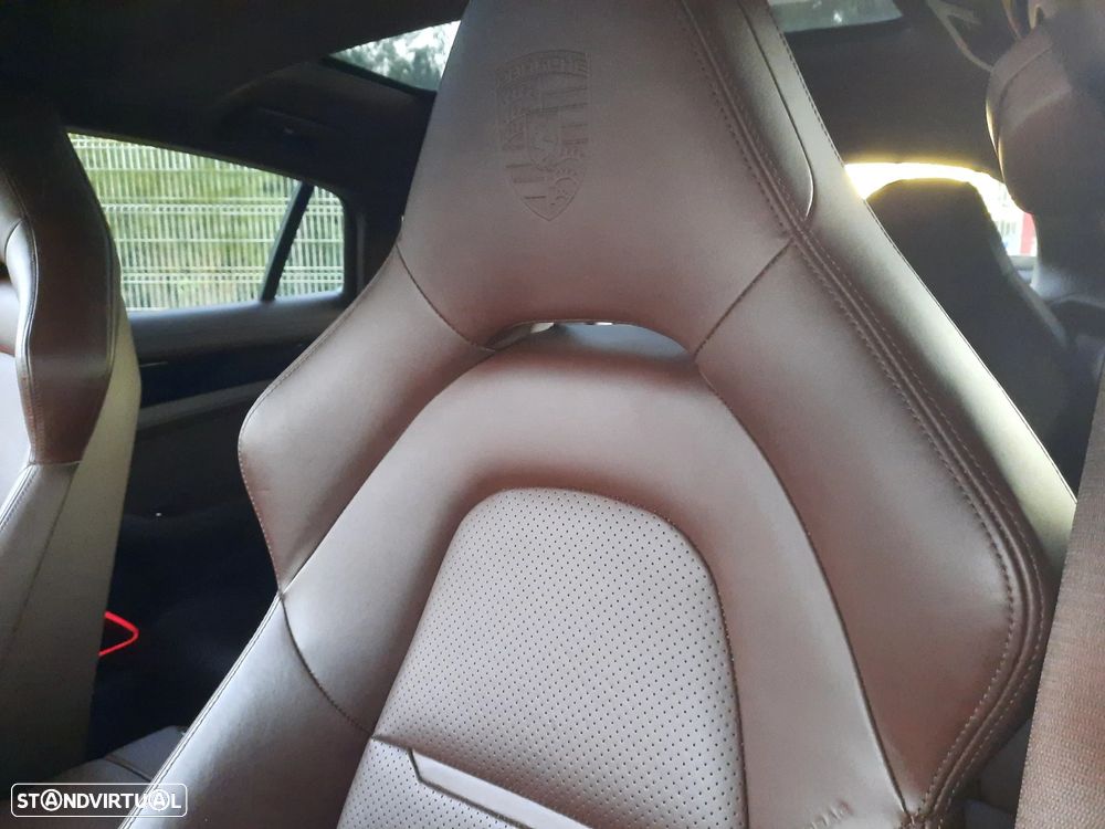 Porsche Panamera 4 E-Hybrid - 33