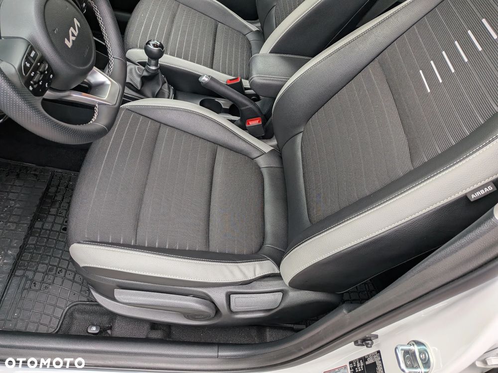 Kia Stonic 1.2 L - 8