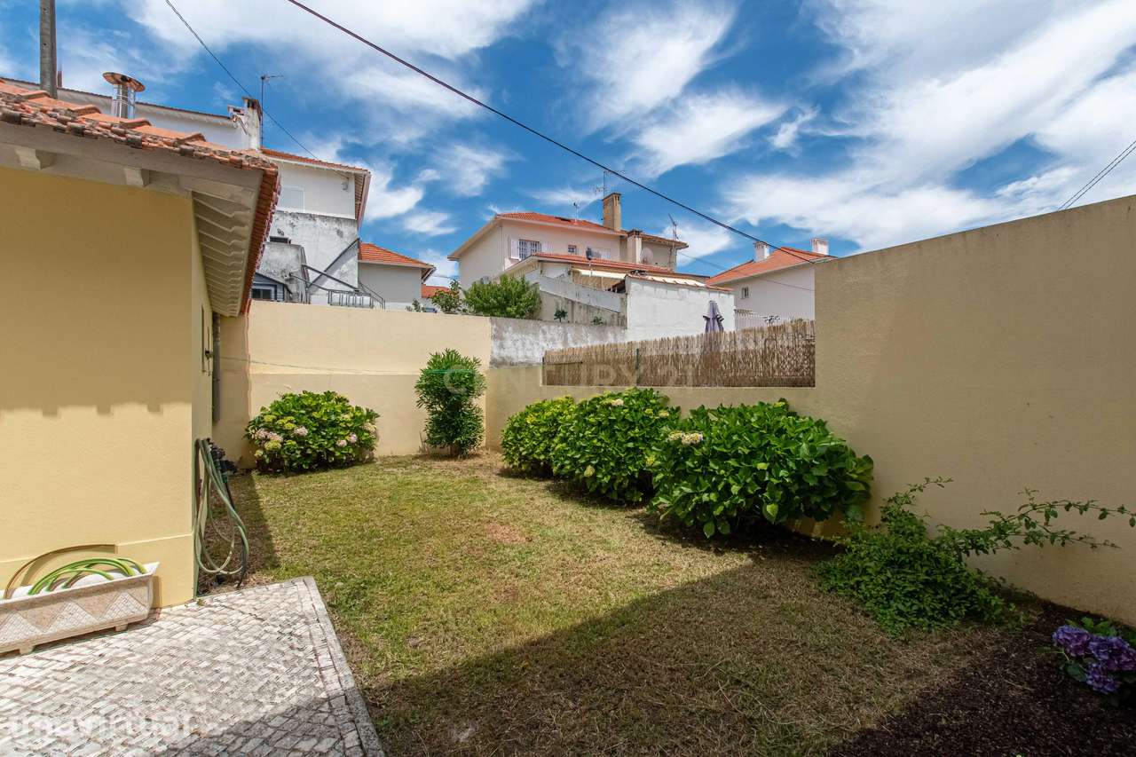 Moradia T4 Bairro da Encarnação com garagem, cave e logradouro - Grande imagem: 2/37