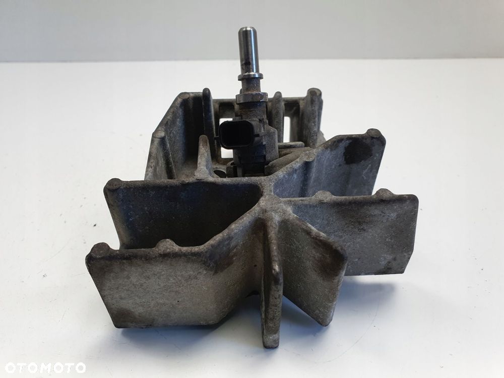 WTRYSKIWACZ Renault Megane III 1.5 DCI _ DPF łapa UCHWYT 8200771226 - 5