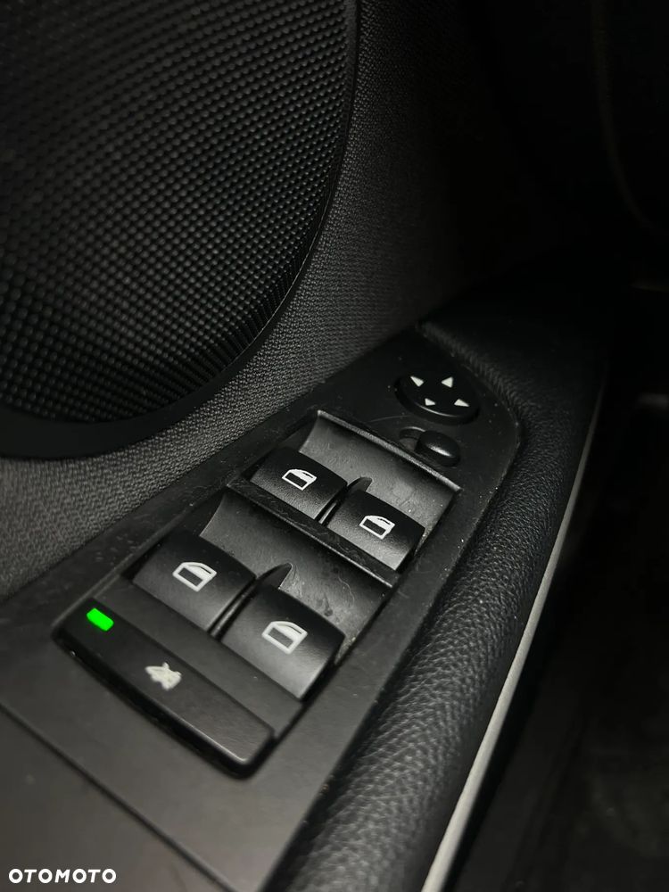 BMW Seria 3 318i - 25