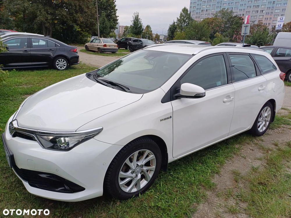 Toyota Auris Hybrid 135 Premium - 4