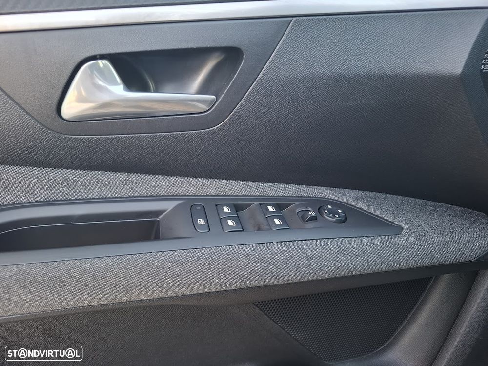 Peugeot 3008 PureTech 130 Stop & Start GPF EAT8 Active Business-Pack - 24