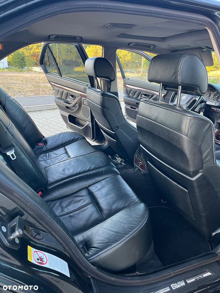 BMW Seria 7 740d - 32
