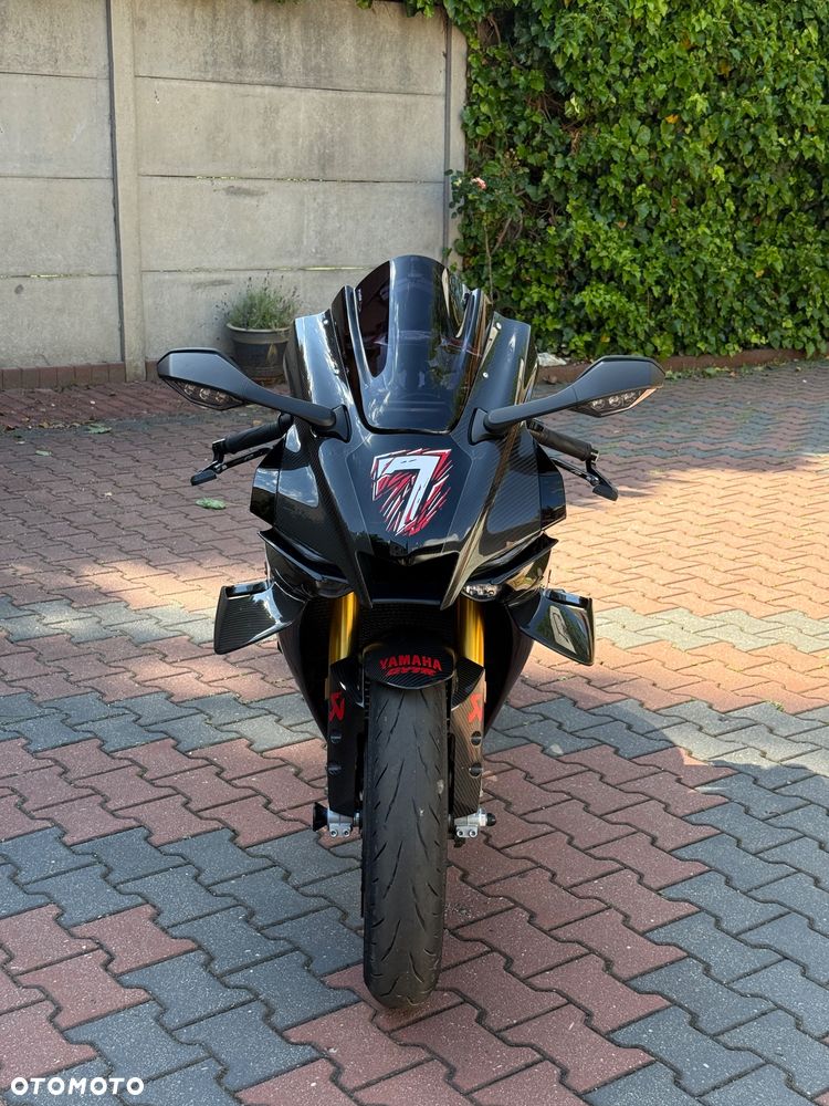 Yamaha R1 - 2