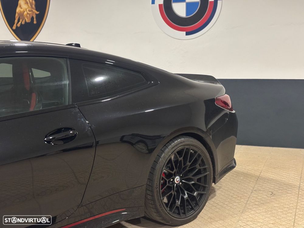 BMW M4 CSL - 2