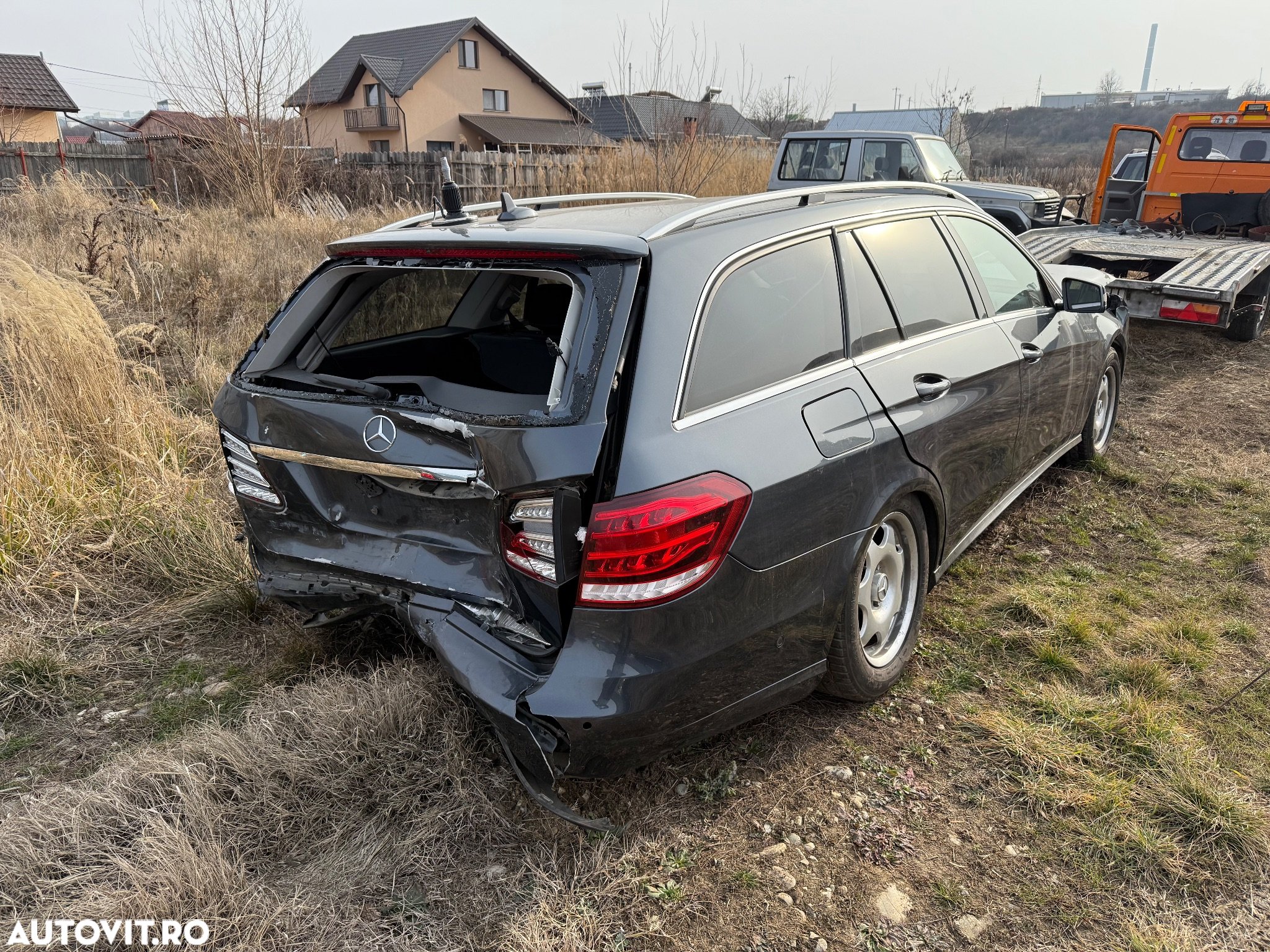 Dezmembrez mercedes e class w212 T Turing 200cdi  2015 om651 culoare 755 (Gri tenorit - vopsea metalizată) euro 6 cu AdBlue  cu volan pe stanga - 3