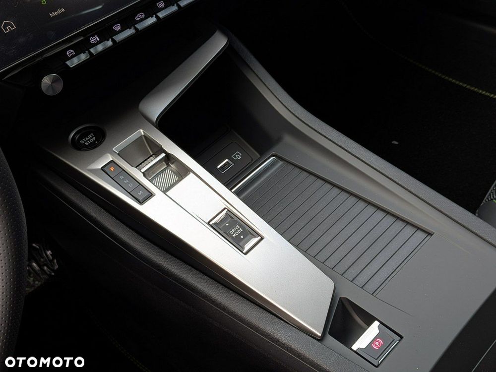 Peugeot 408 - 21