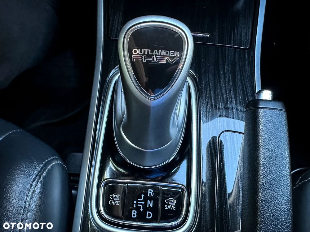 Mitsubishi Outlander Intense + - 25