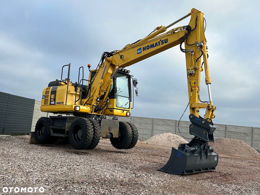 Komatsu /  PW 148-8 / - 3