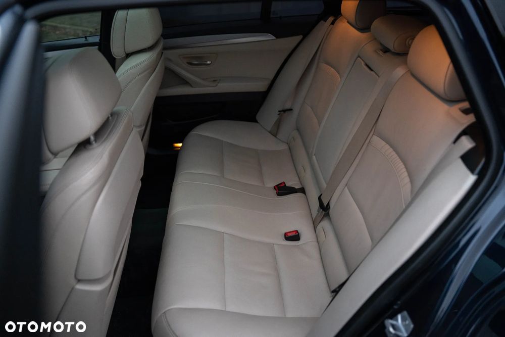 BMW Seria 5 530d xDrive Sport-Aut Luxury Line - 37