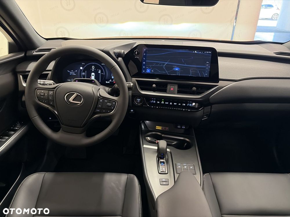 Lexus UX 300h F Sport Design - 3