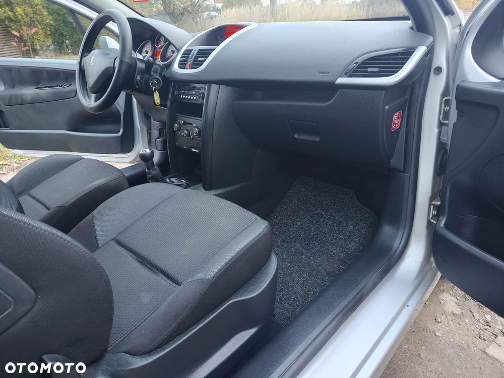 Peugeot 207 - 12