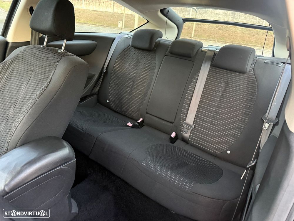 Citroën C4 1.6 HDi 110 VTR Pack - 12