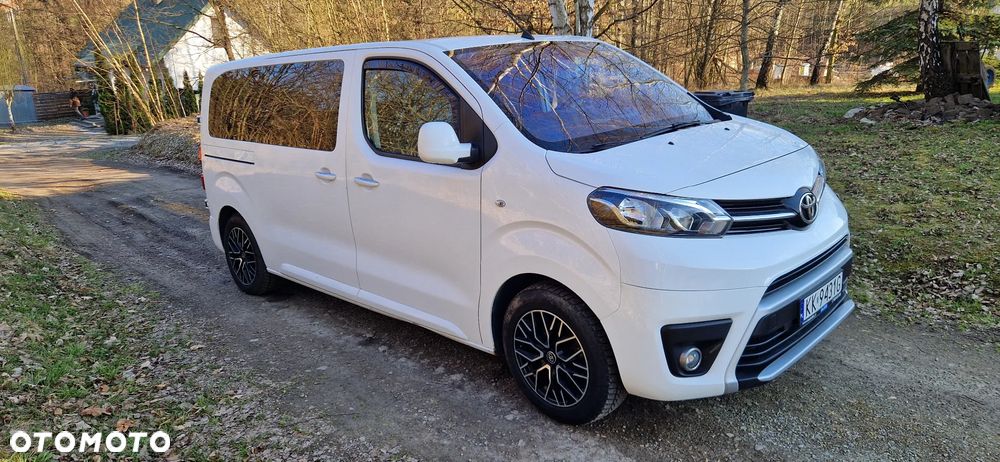 Toyota ProAce Kombi D-4D Medium 2,8t - 3