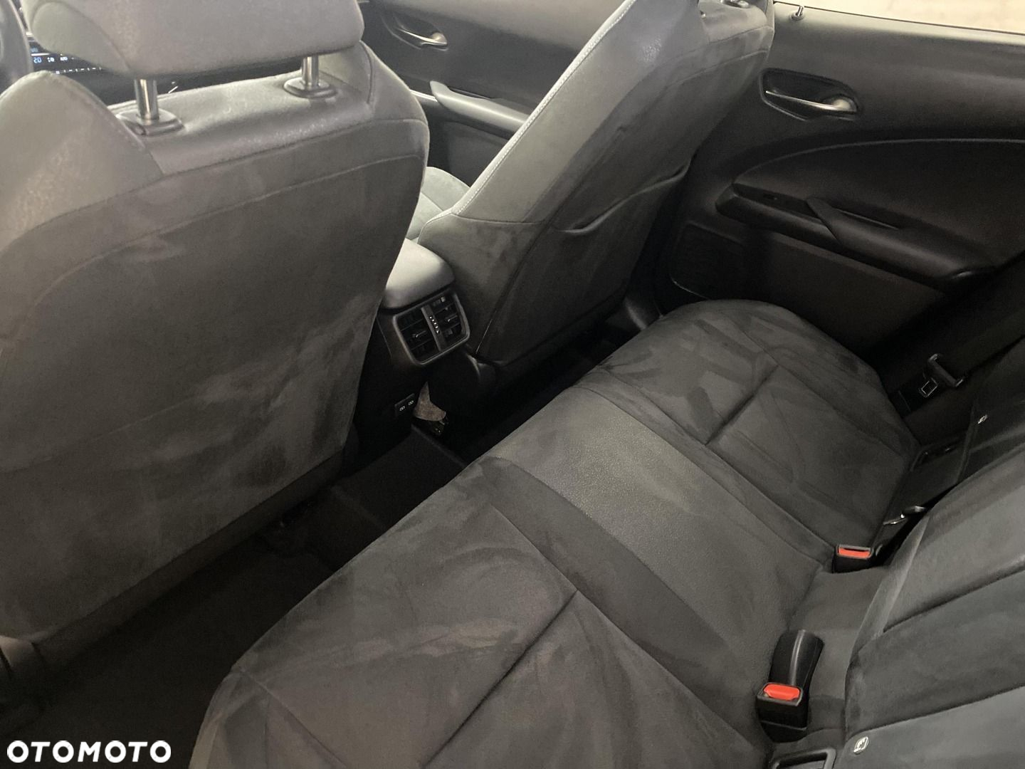 Lexus UX - 11