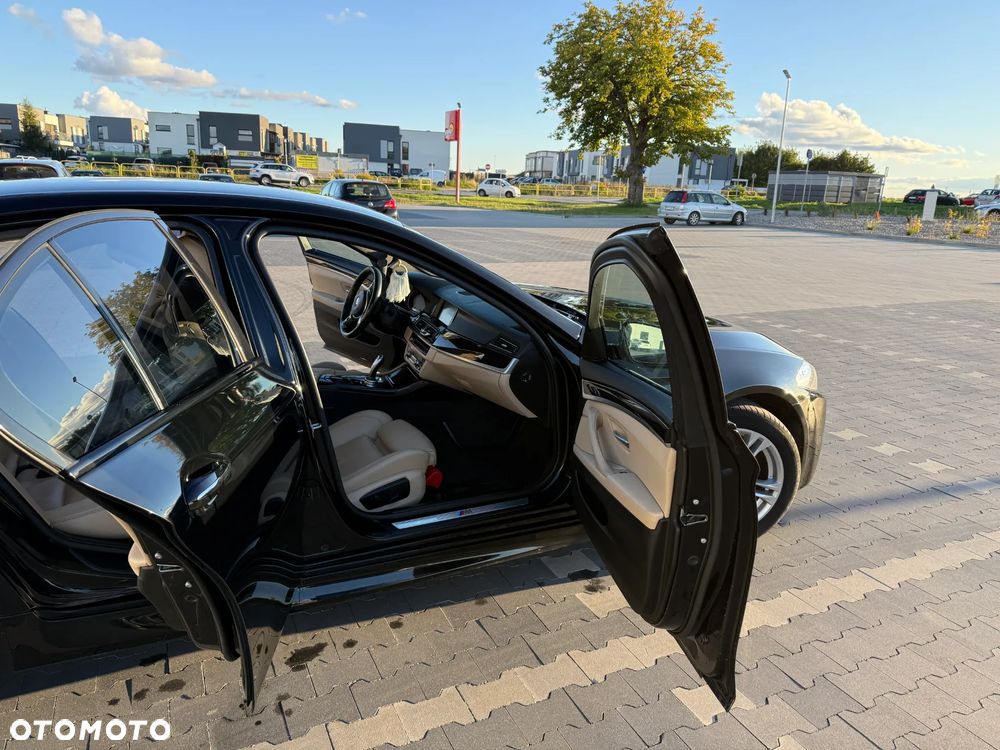 BMW Seria 5 520d xDrive - 12