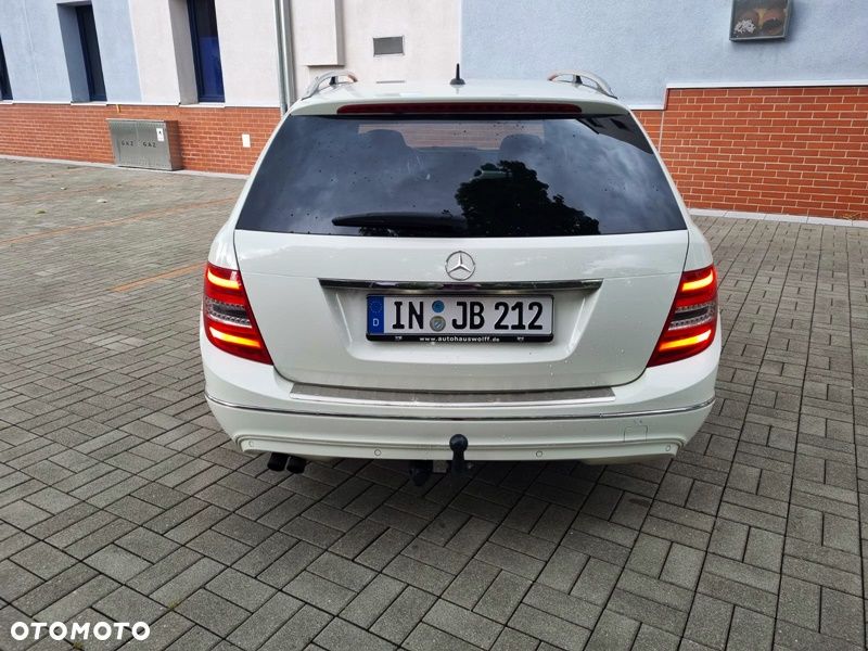Mercedes-Benz Klasa C 180 CGI BlueEFFICIENCY Avantgarde - 8