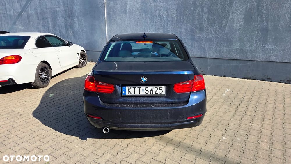 BMW Seria 3 320d DPF Efficient Dynamics Edition - 11