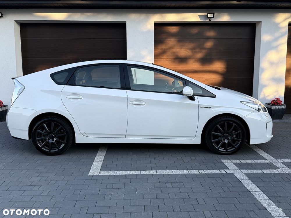Toyota Prius (Hybrid) Executive - 9