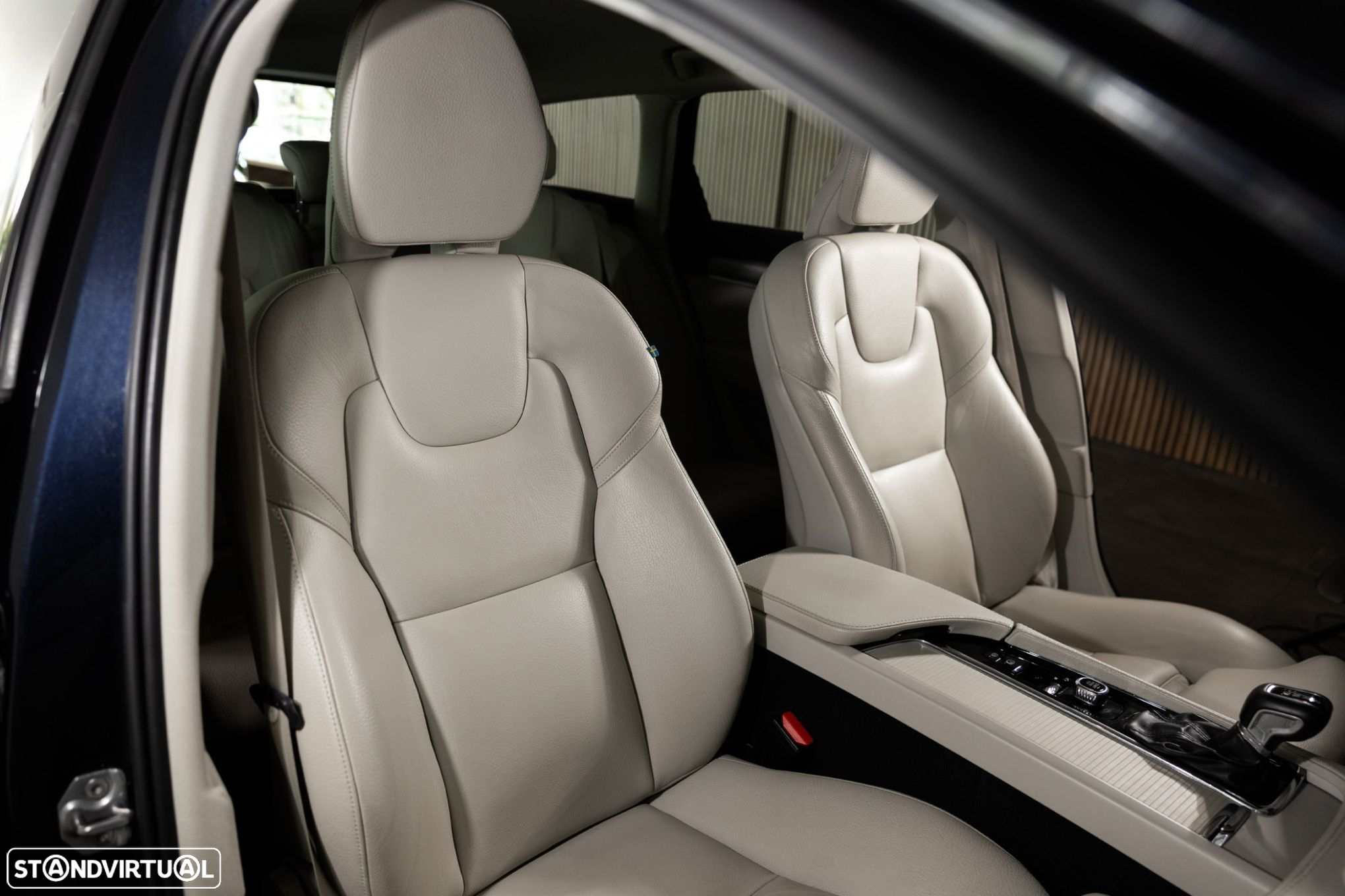 Volvo V90 2.0 D4 Momentum Geartronic - 26