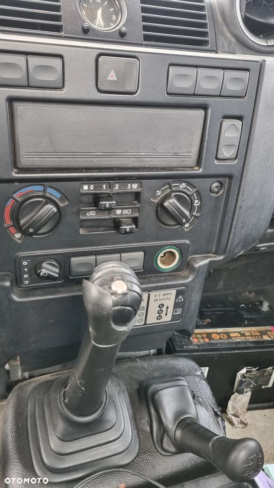 Land Rover Defender - 21