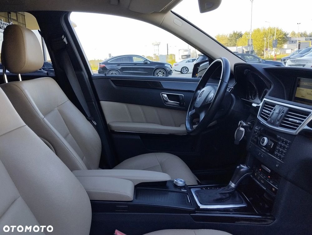 Mercedes-Benz Klasa E 250 CGI BlueEffICIENCY Avantgarde - 26