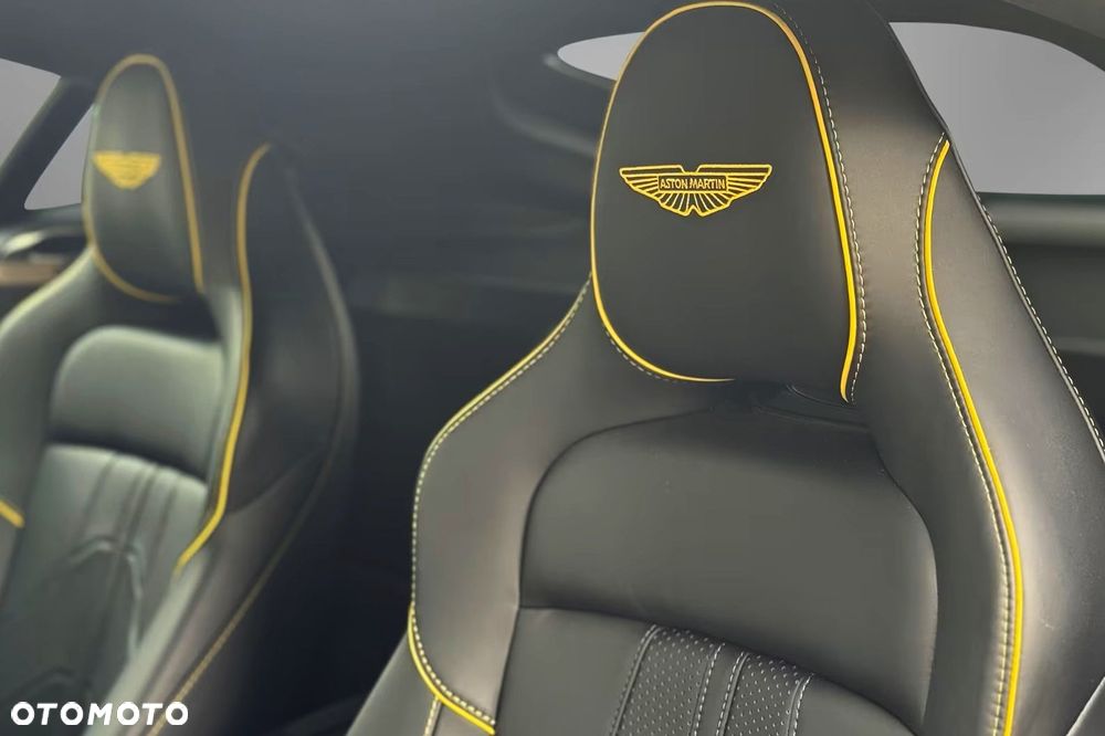 Aston Martin Vantage - 15