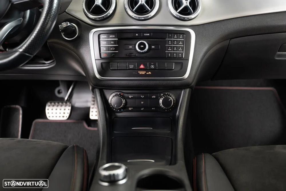 Mercedes-Benz GLA 200 - 32