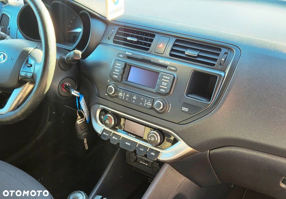 Kia Rio - 8