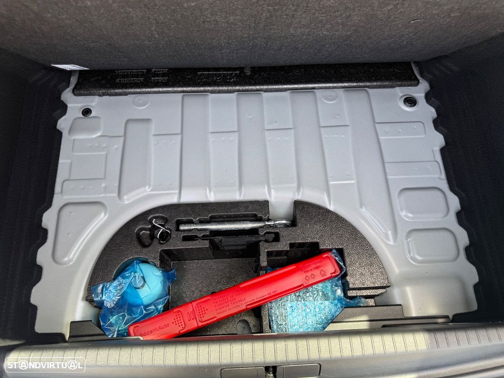 Peugeot e-208 Style - 44