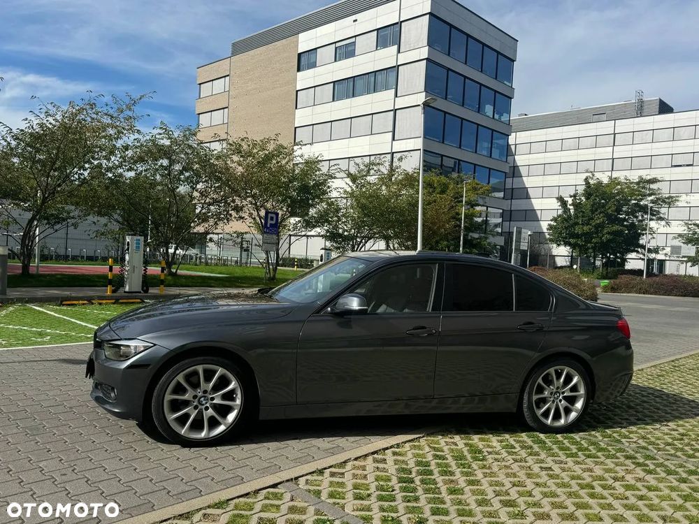 BMW Seria 3 320i Sport Line - 4