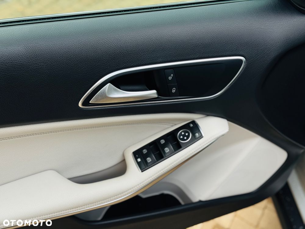 Mercedes-Benz GLA 200 7G-DCT Style - 28