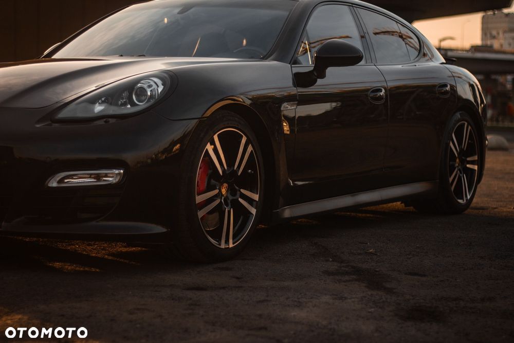 Porsche Panamera - 4