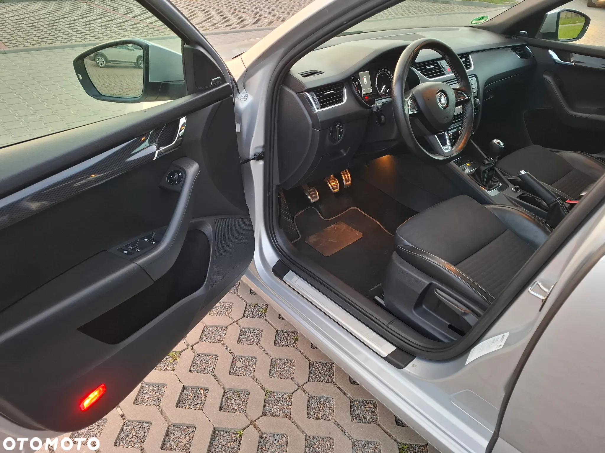 Skoda Octavia 2.0 TSI RS - 13
