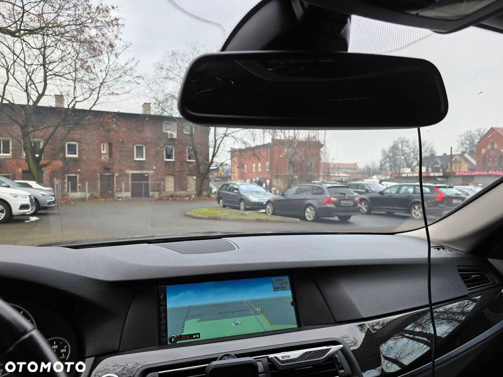 BMW Seria 5 525d - 11