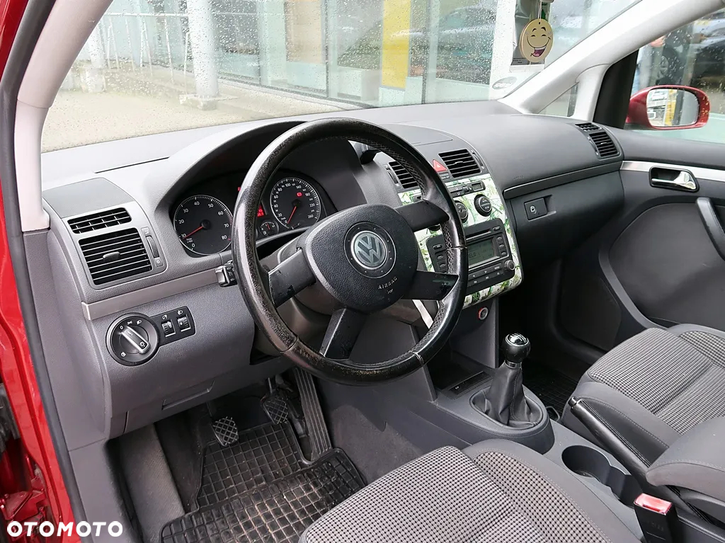 Volkswagen Touran 2.0 FSI Trendline - 8