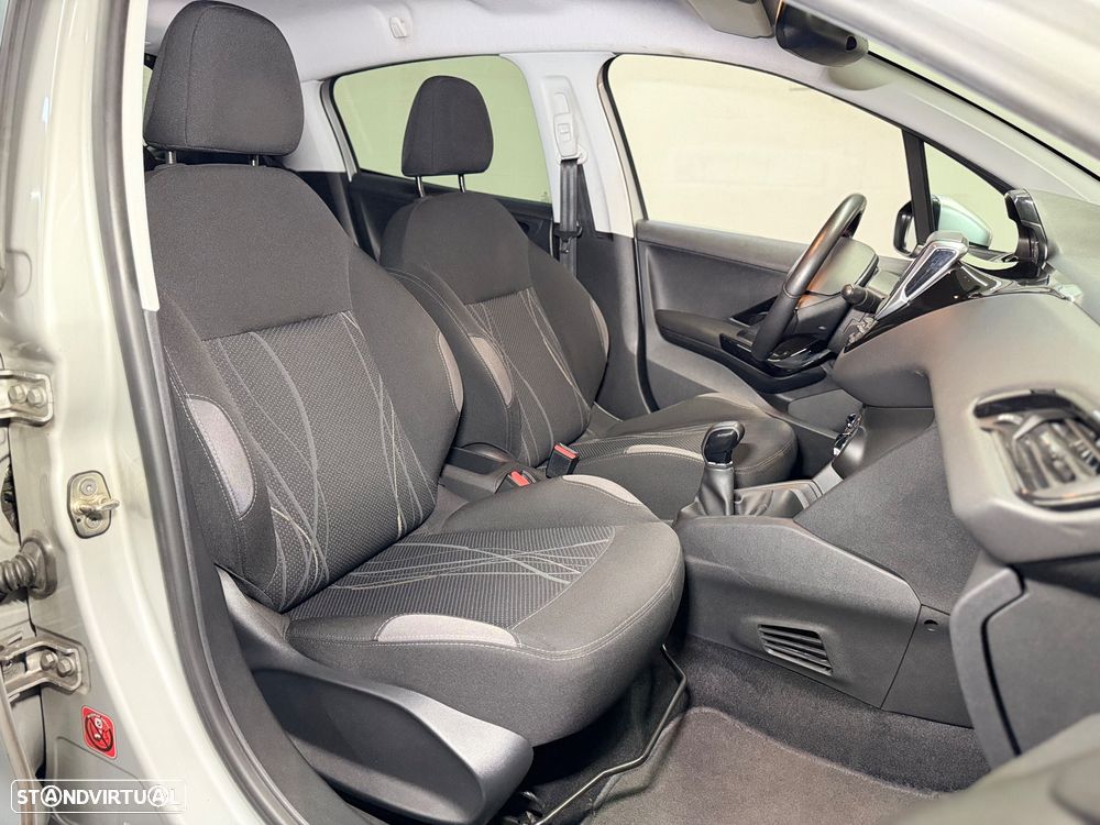Peugeot 208 1.2 VTi Allure - 11