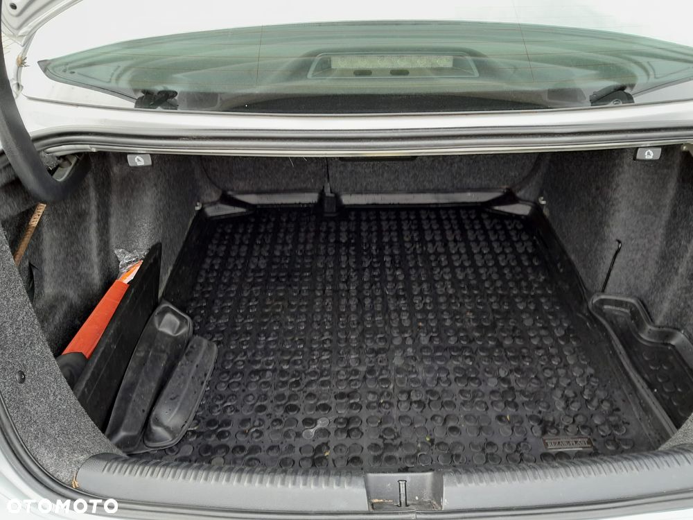 Volkswagen Jetta 1.6 TDI Comfortline - 9