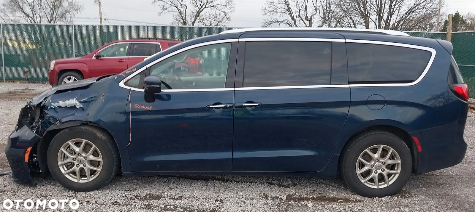 Chrysler Pacifica - 5