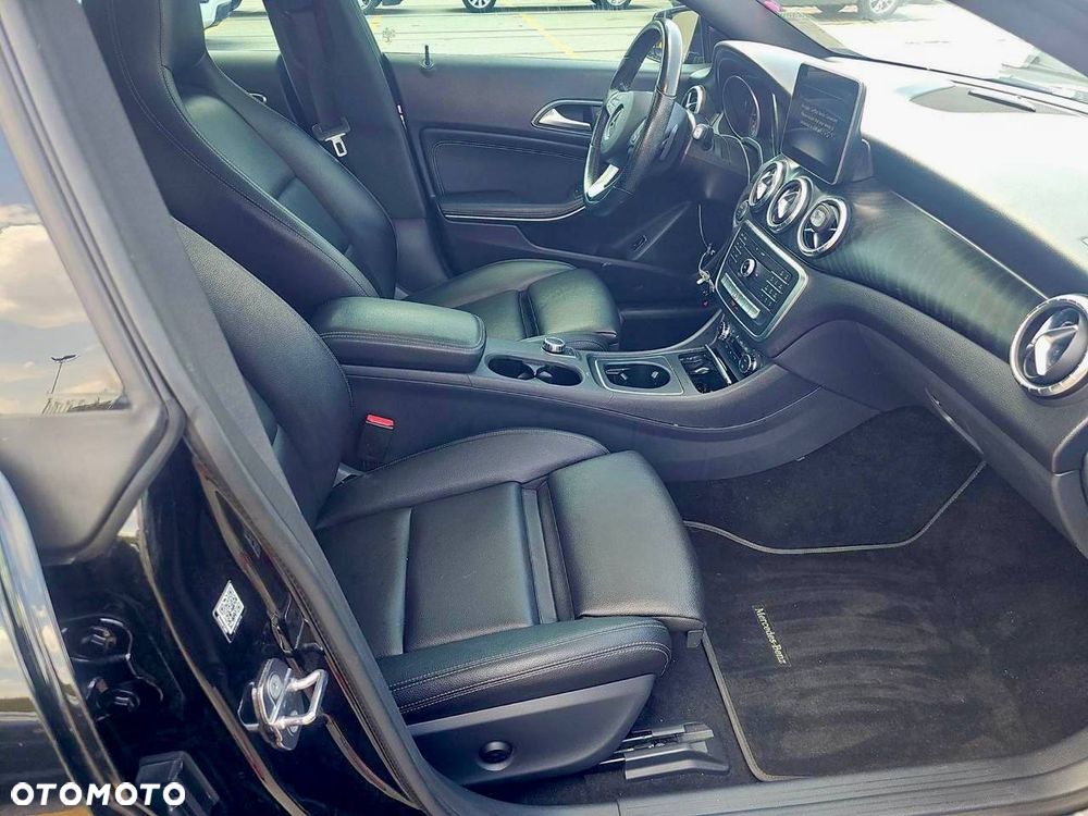 Mercedes-Benz CLA 250 4-Matic AMG Line - 8