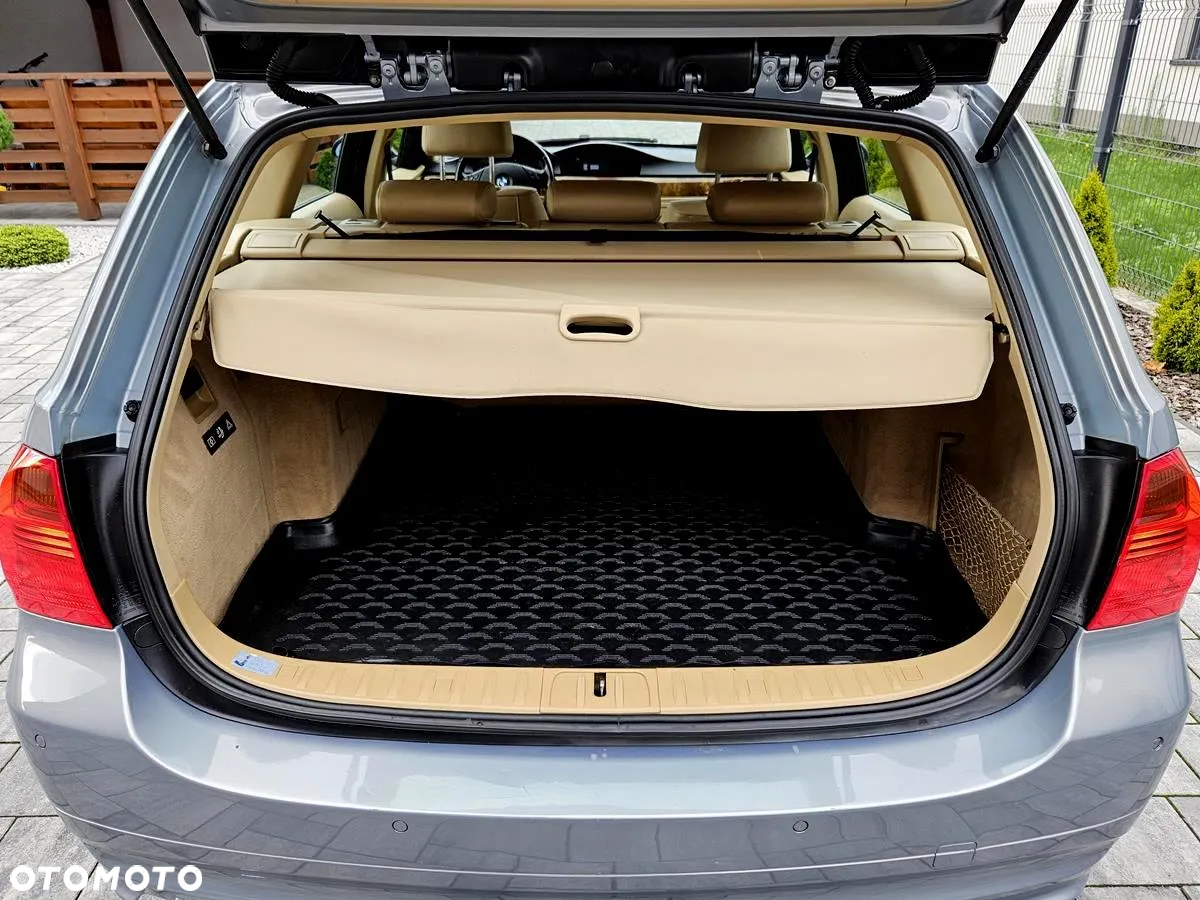 BMW Seria 3 330xd DPF Touring - 26