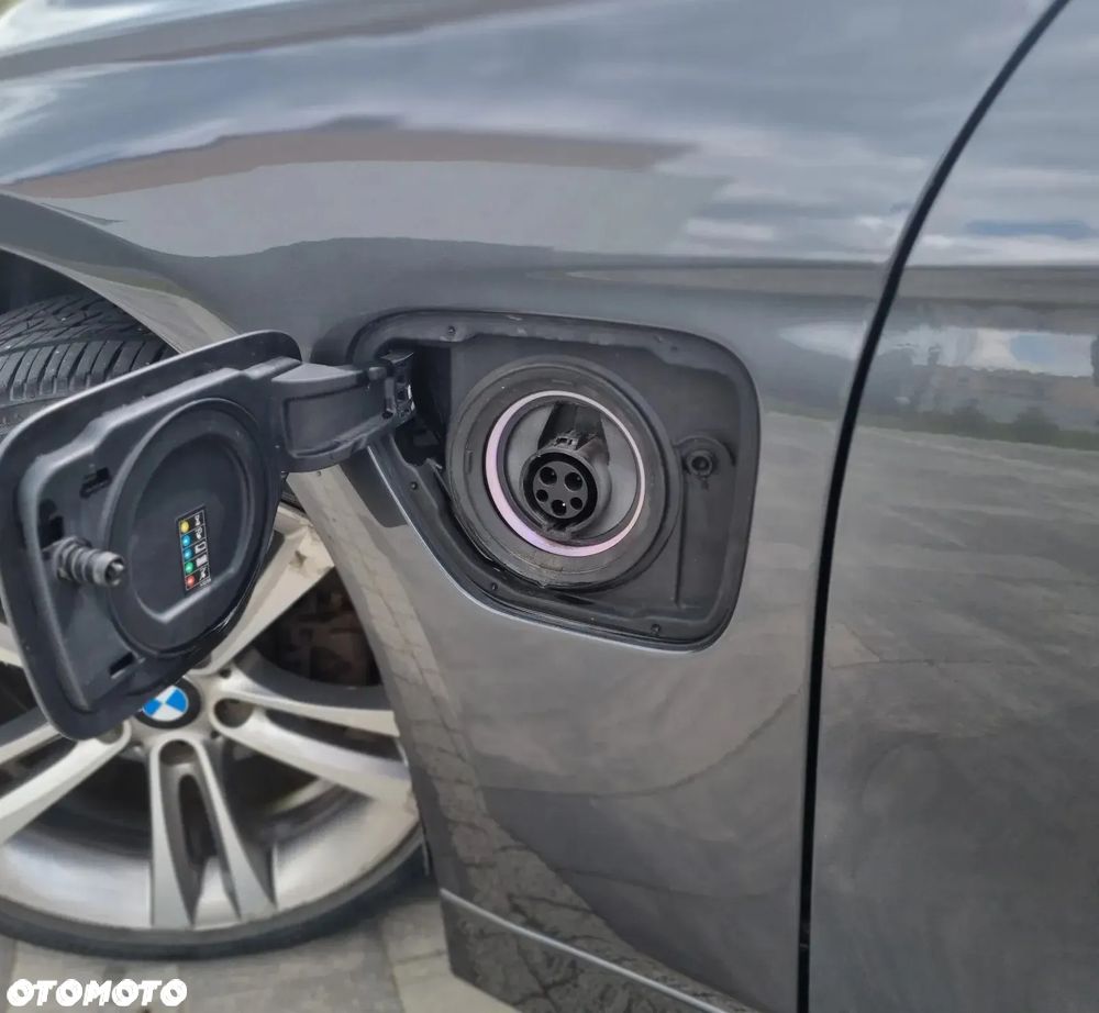 BMW Seria 3 330e iPerformance Luxury Line - 17