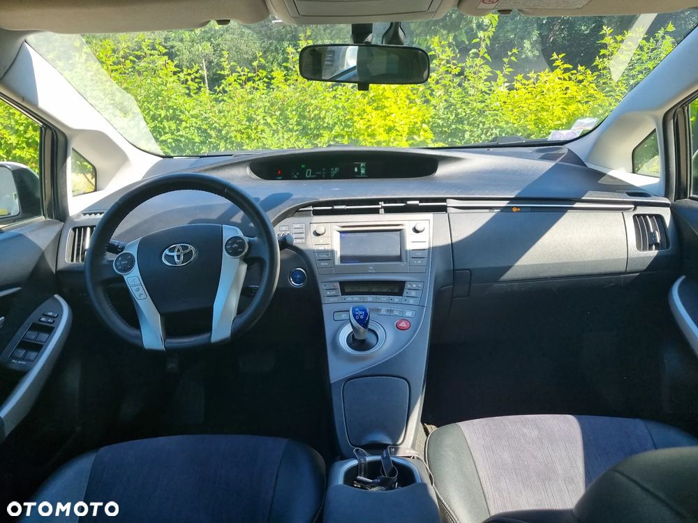 Toyota Prius (Hybrid) Executive - 9
