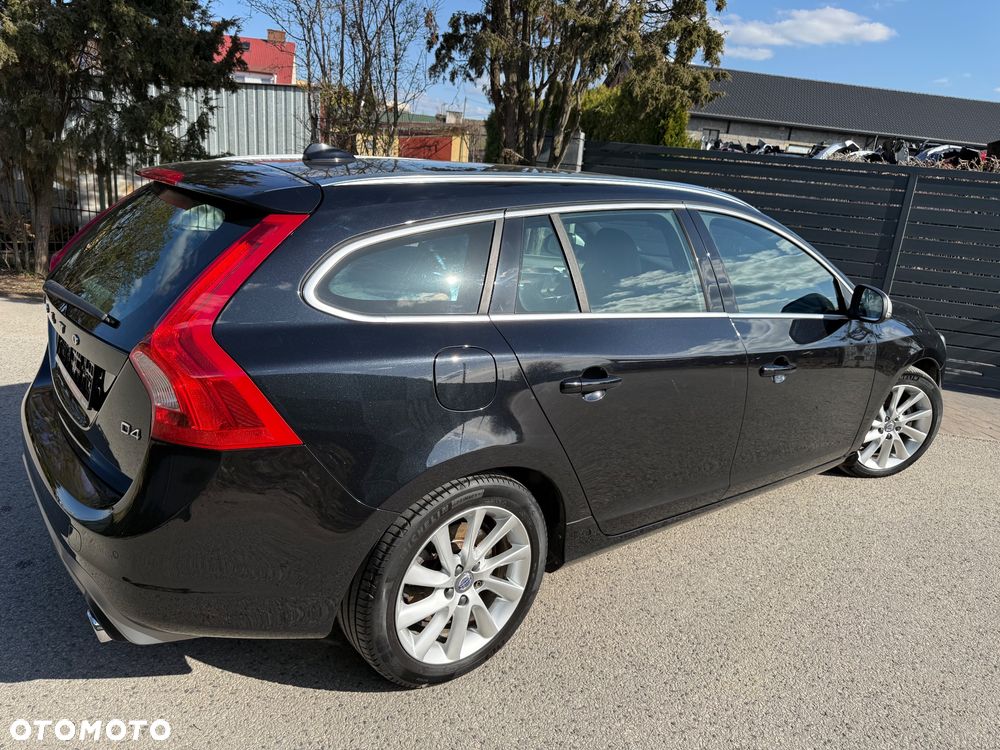 Volvo V60 D4 Geartronic RDesign - 15