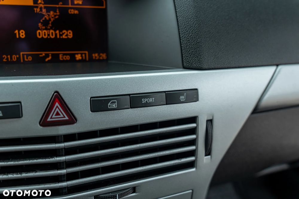 Opel Astra GTC 1.8 Sport - 24