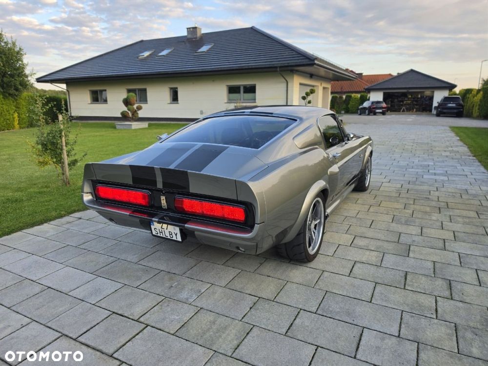 Ford Mustang - 8