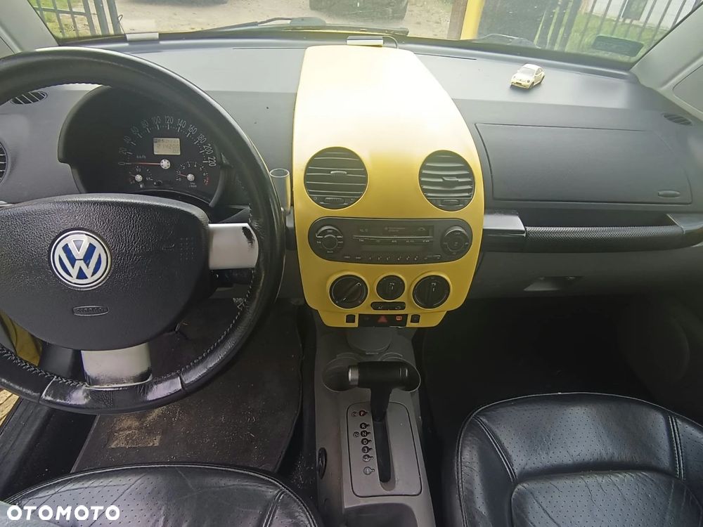 Volkswagen New Beetle 2000 photo 2